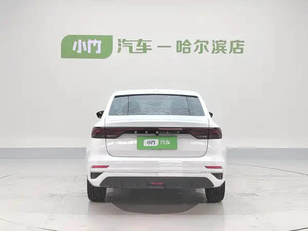 Geely Emgrand 2022