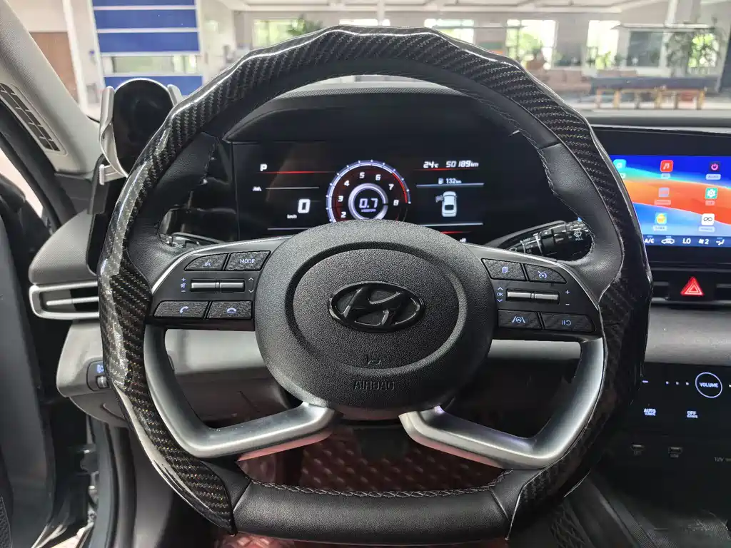 Hyundai Elantra 2023 — фото 18