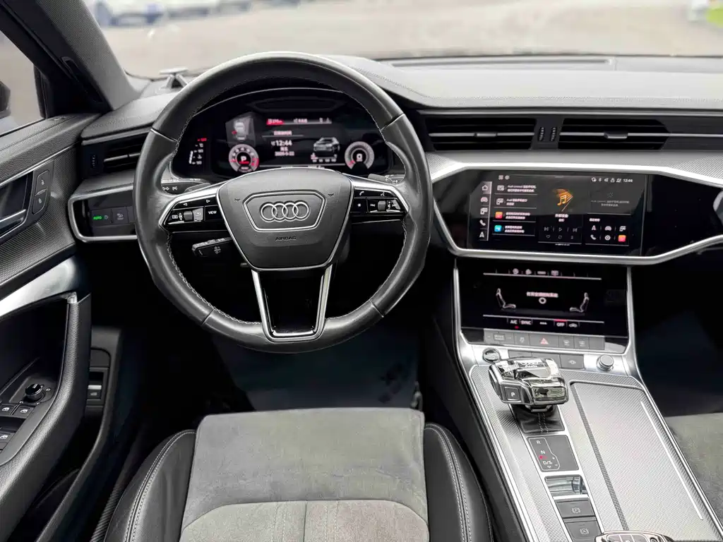 Audi A6L 2022