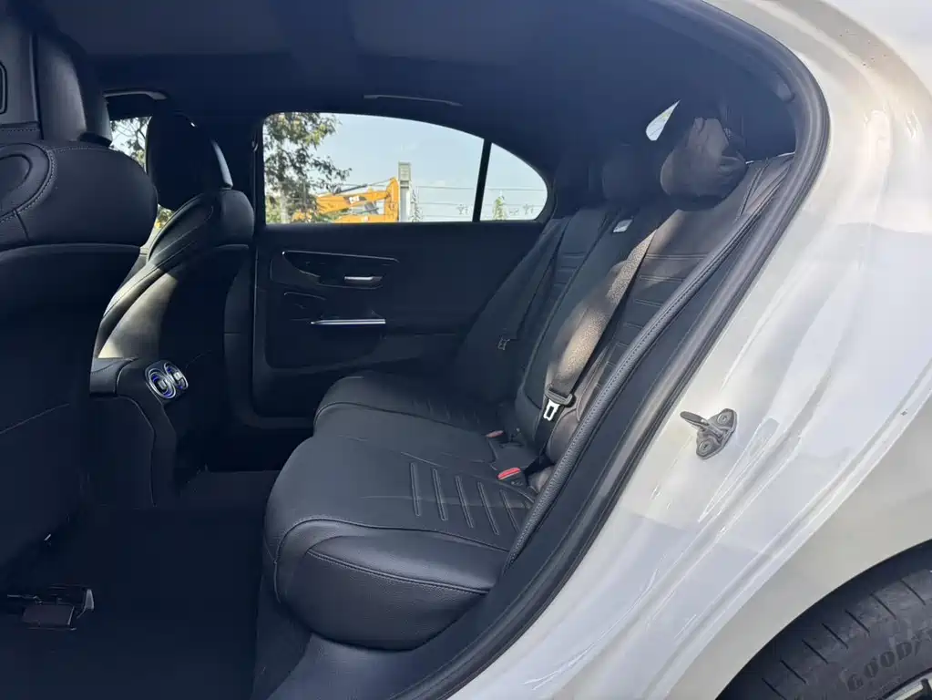 Mercedes-Benz C-Class 2023 — фото 10