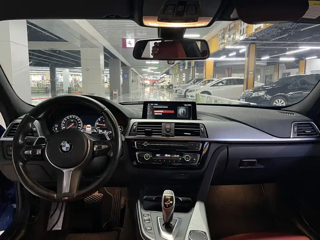 BMW 3 Series 2018 — фото 13