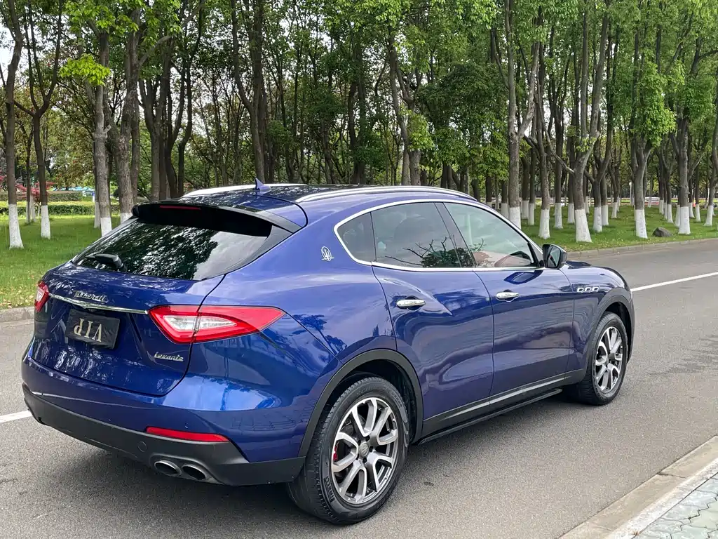Maserati Levante 2017 — фото 23