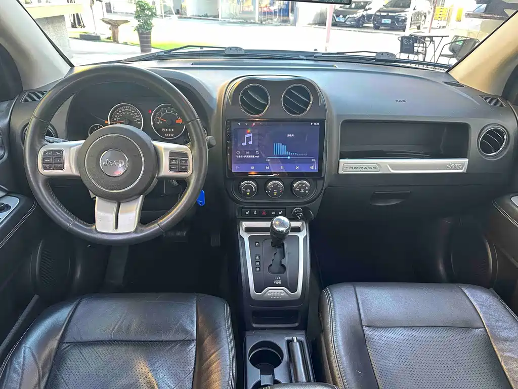 Jeep Compass 2014 — фото 9