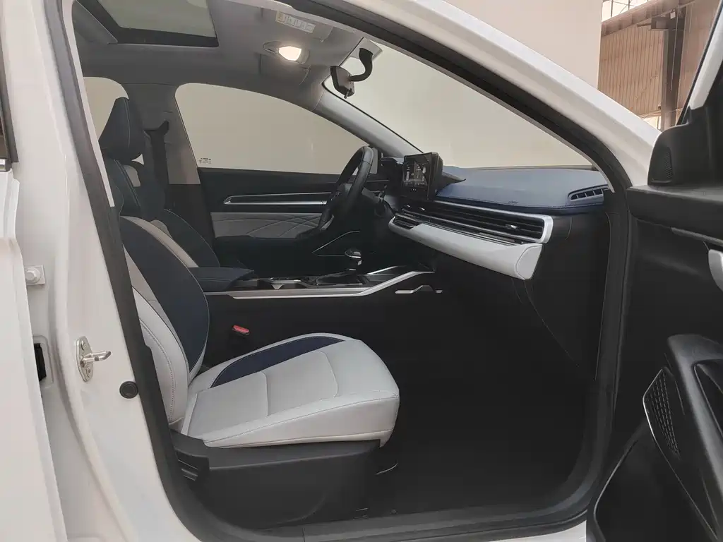 Geely Emgrand 2022 — фото 25