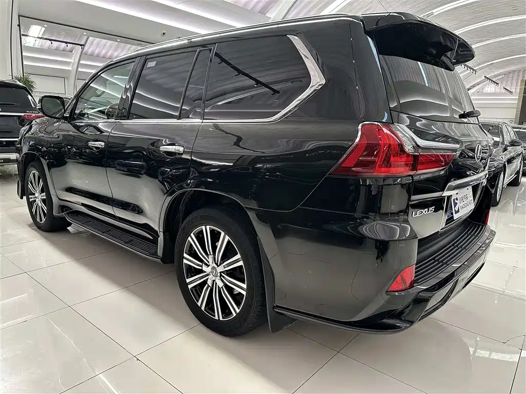 Lexus LX 2017 — фото 20