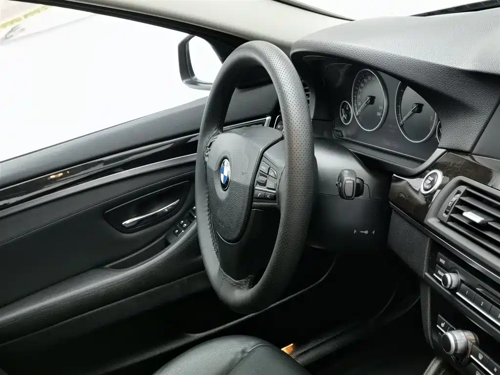 BMW 5 Series 2012 — фото 22