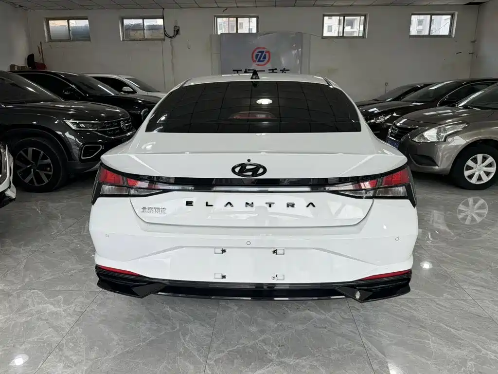 Hyundai Elantra 2023