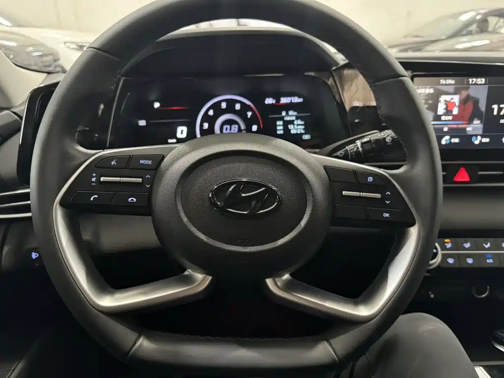 Hyundai Elantra 2023 — фото 12