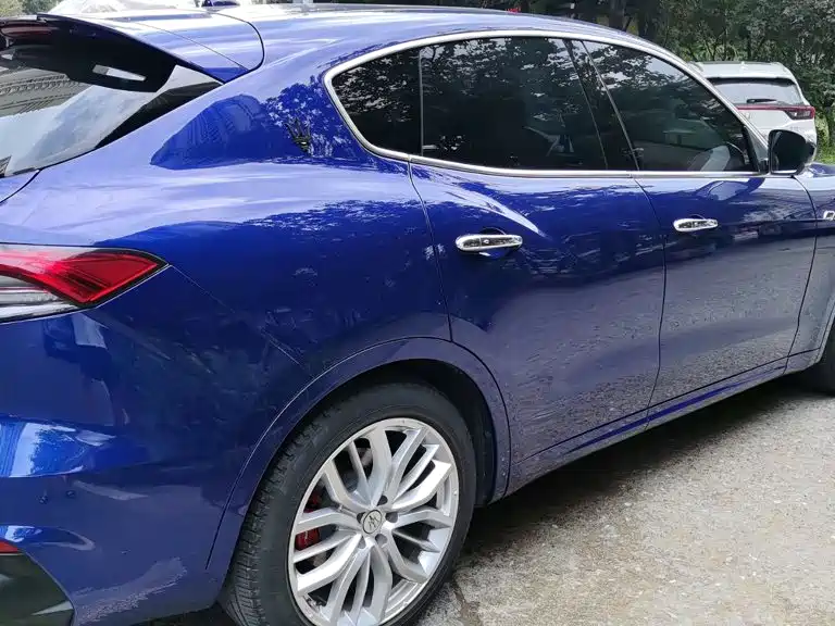 Maserati Levante 2023 — фото 6