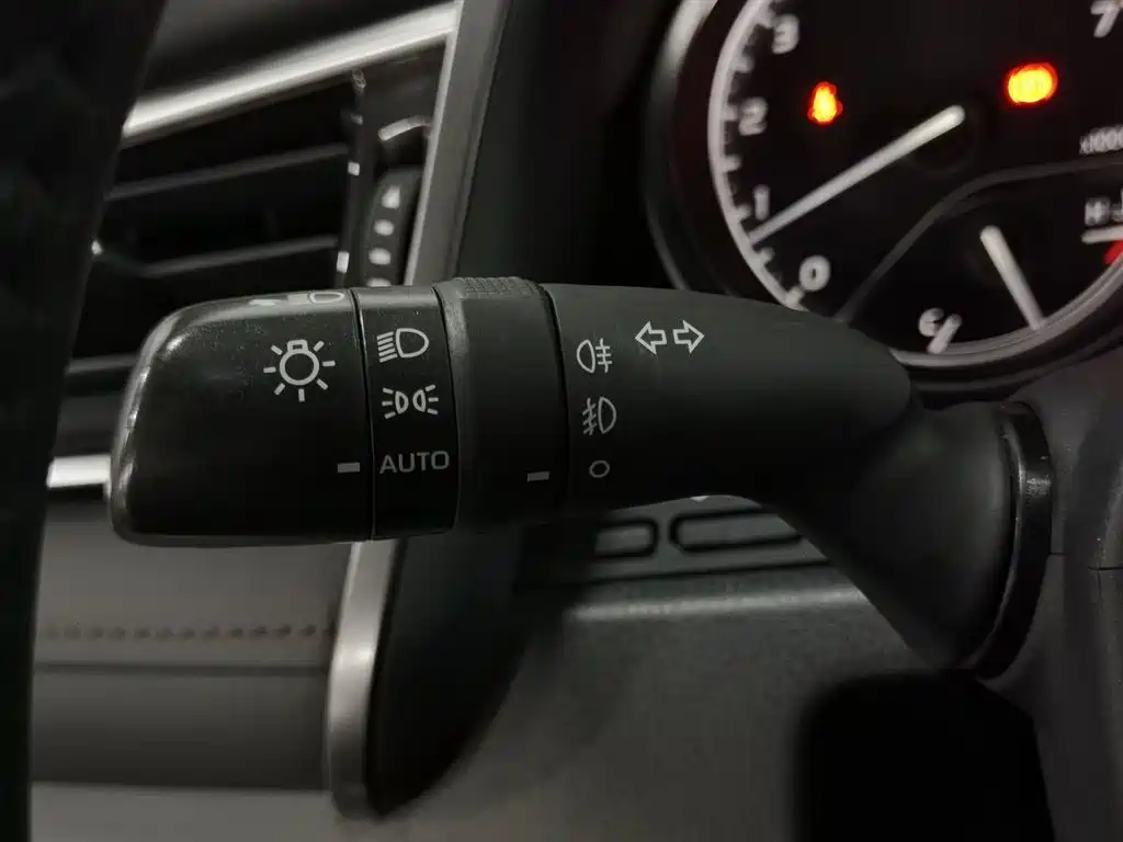 Toyota Camry 2020 — фото 21