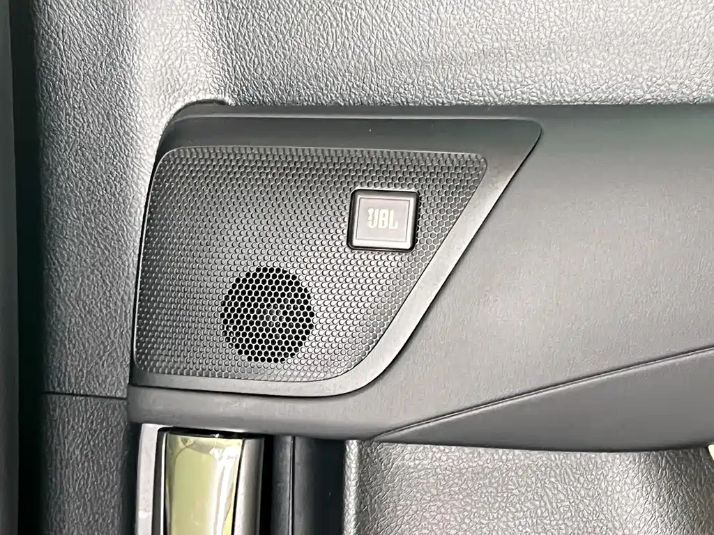 Toyota Alphard 2023 — фото 31