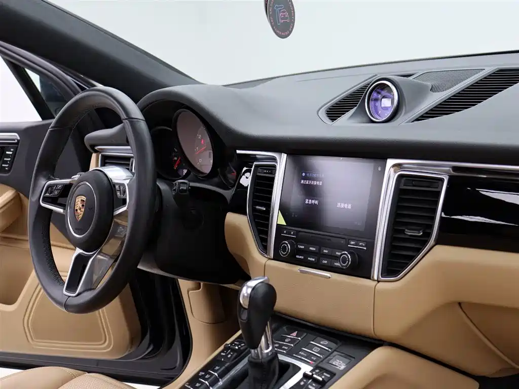 Porsche Macan 2018 — фото 12