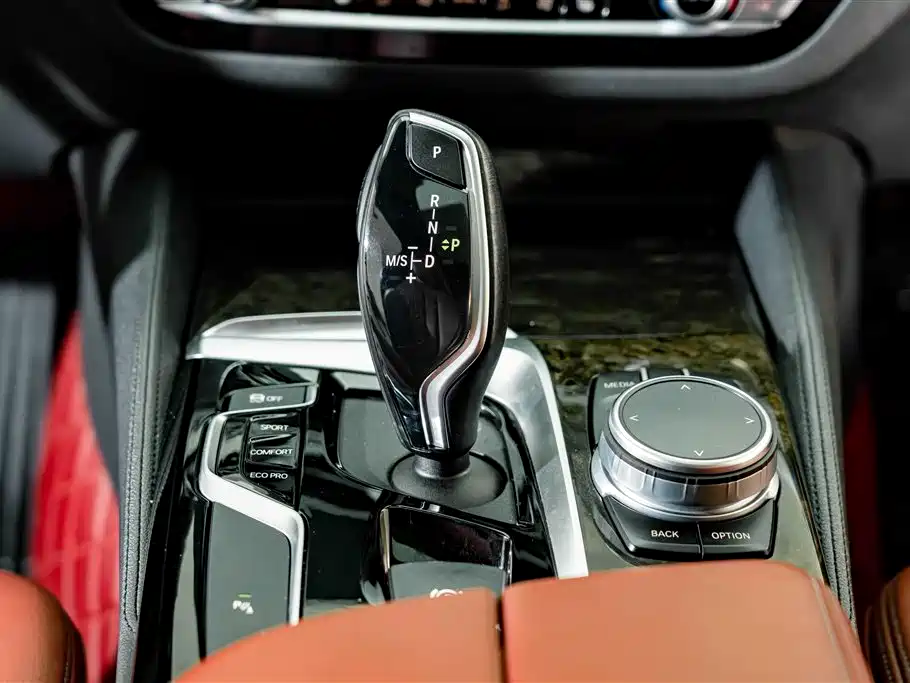 BMW 5 Series 2020 — фото 14