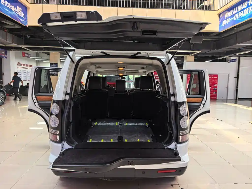 Land Rover Discovery 2014 — фото 17