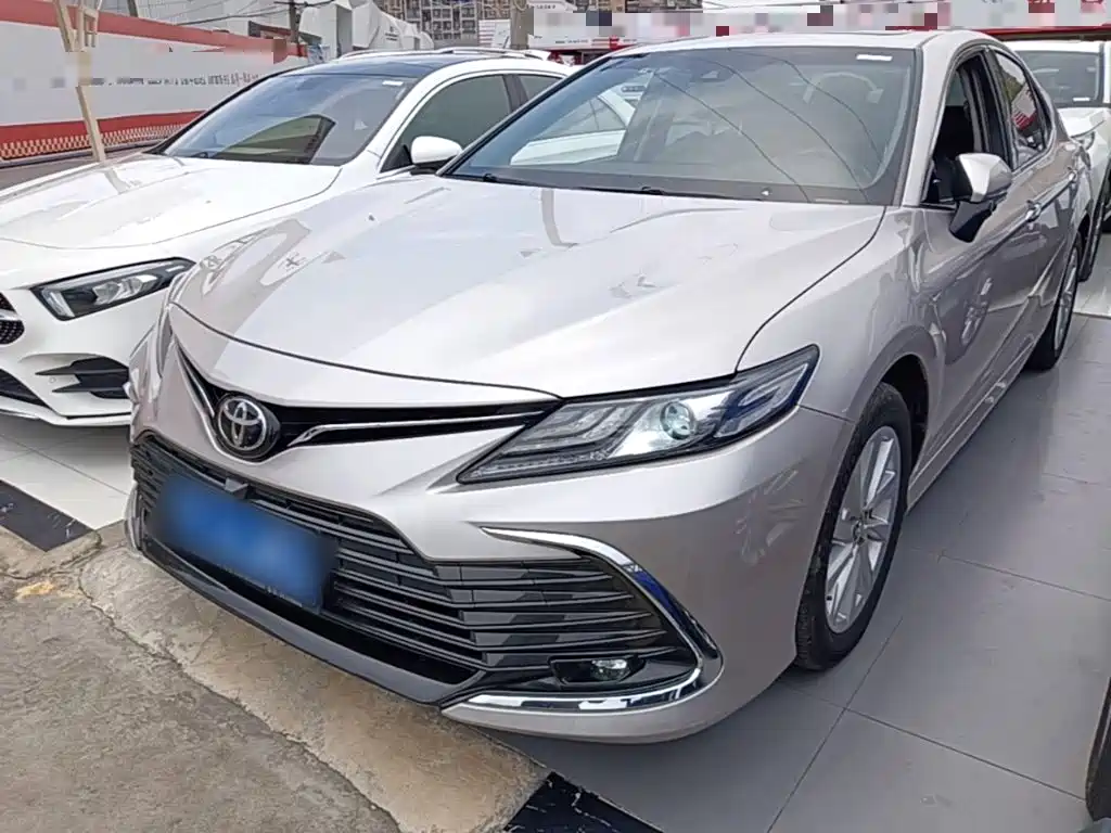 Toyota Camry 2022 — фото 2