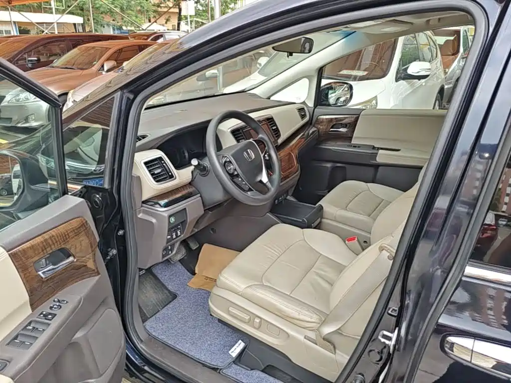 Honda Odyssey 2016 — фото 16