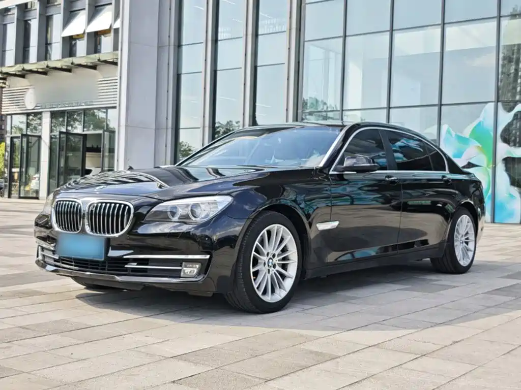 BMW 7 Series 2015 — фото 1