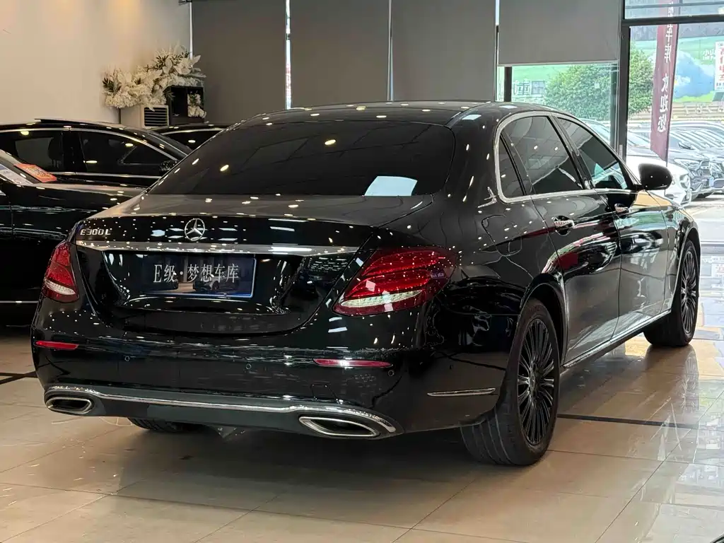 Mercedes-Benz E-Class 2019 — фото 17