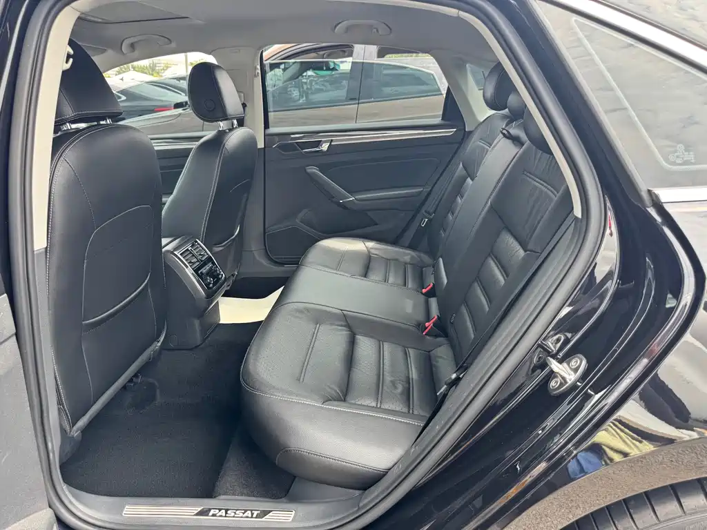 Volkswagen Passat 2018 — фото 10