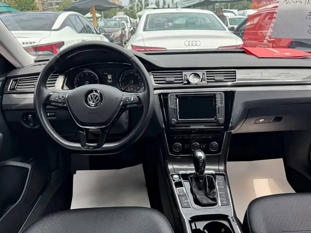 Volkswagen Passat 2018 — фото 12