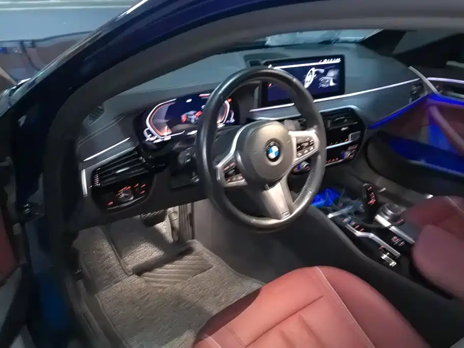 BMW 5 Series 2021 — фото 12