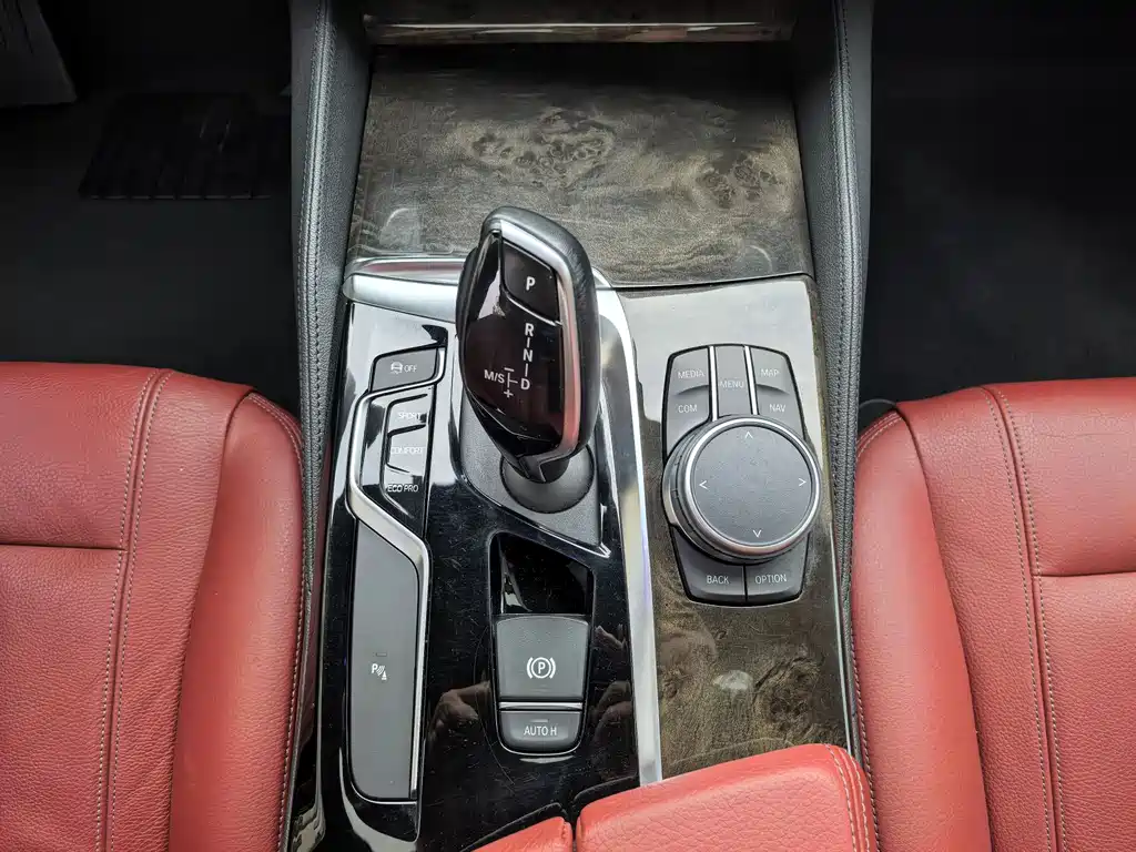 BMW 5 Series 2020 — фото 16