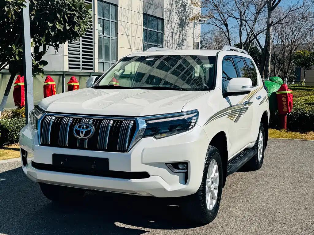 Toyota Prado 2019 — фото 1