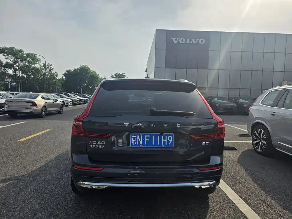 Volvo XC60 2023 — фото 4