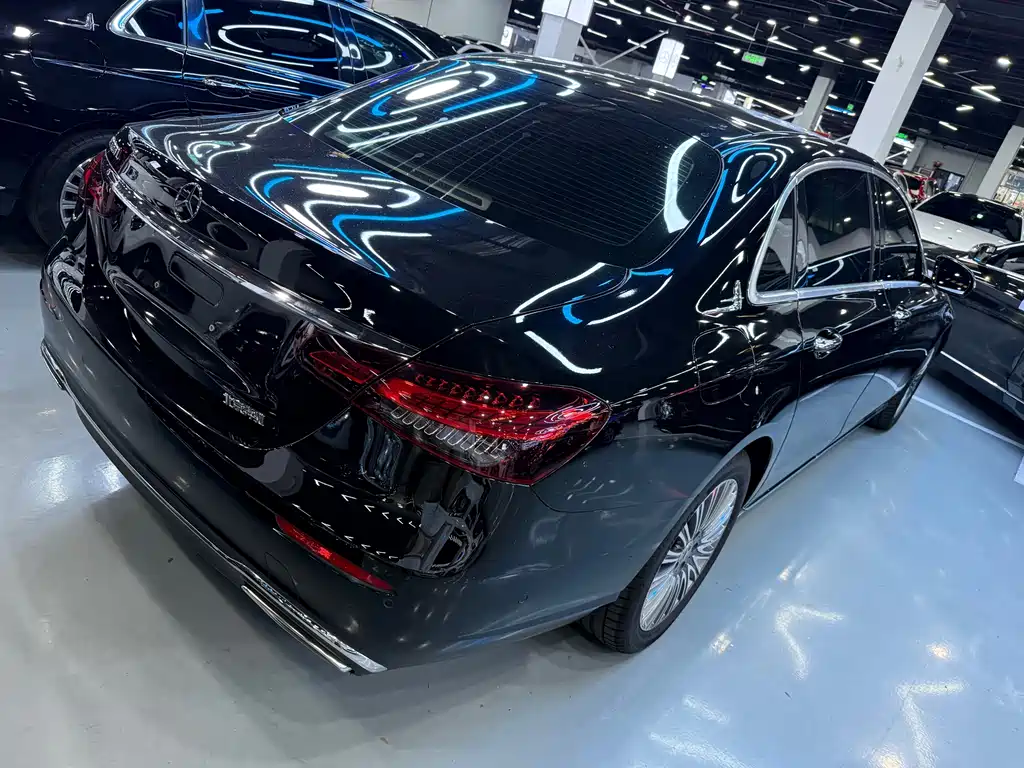 Mercedes-Benz E-Class 2022 — фото 18