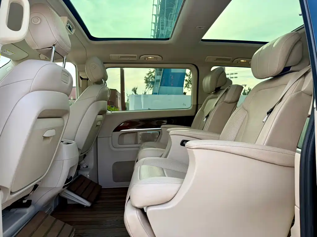 Mercedes-Benz V-Class 2017 — фото 13