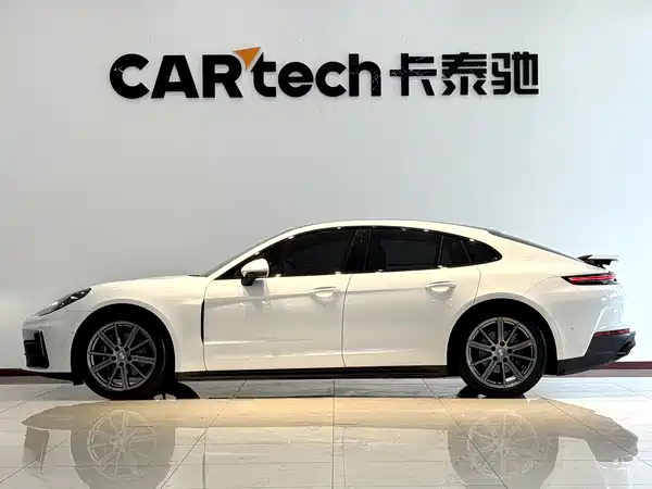 Porsche Panamera 2024