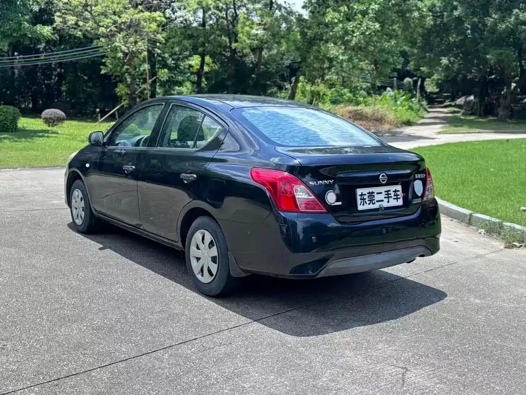 Nissan Sunny 2016 — фото 12