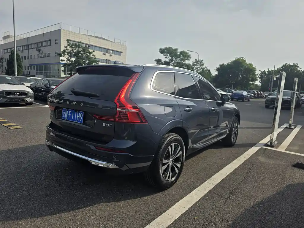 Volvo XC60 2023 — фото 3