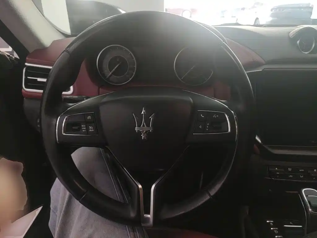 Maserati Ghibli 2021 — фото 11