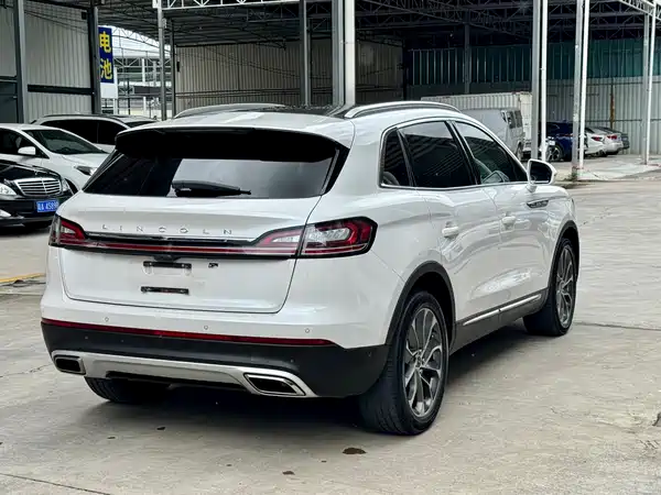 Lincoln Nautilus 2021
