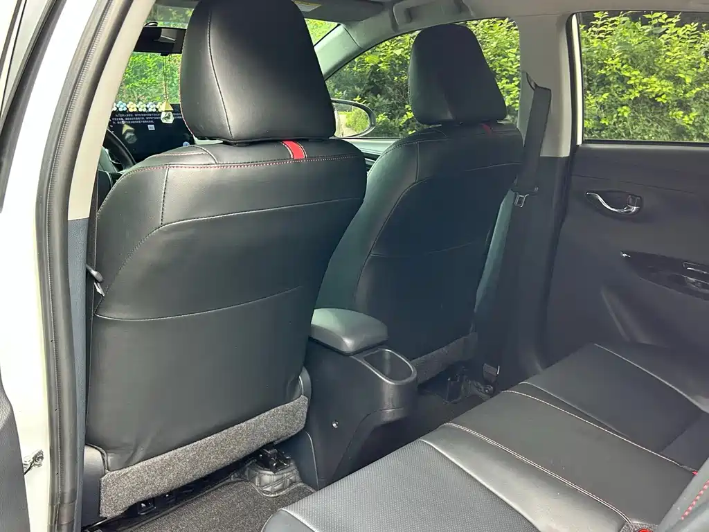 Toyota Yaris L 2023 — фото 8