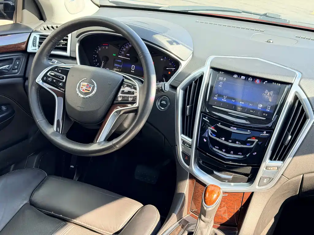 Cadillac SRX 2016 — фото 8