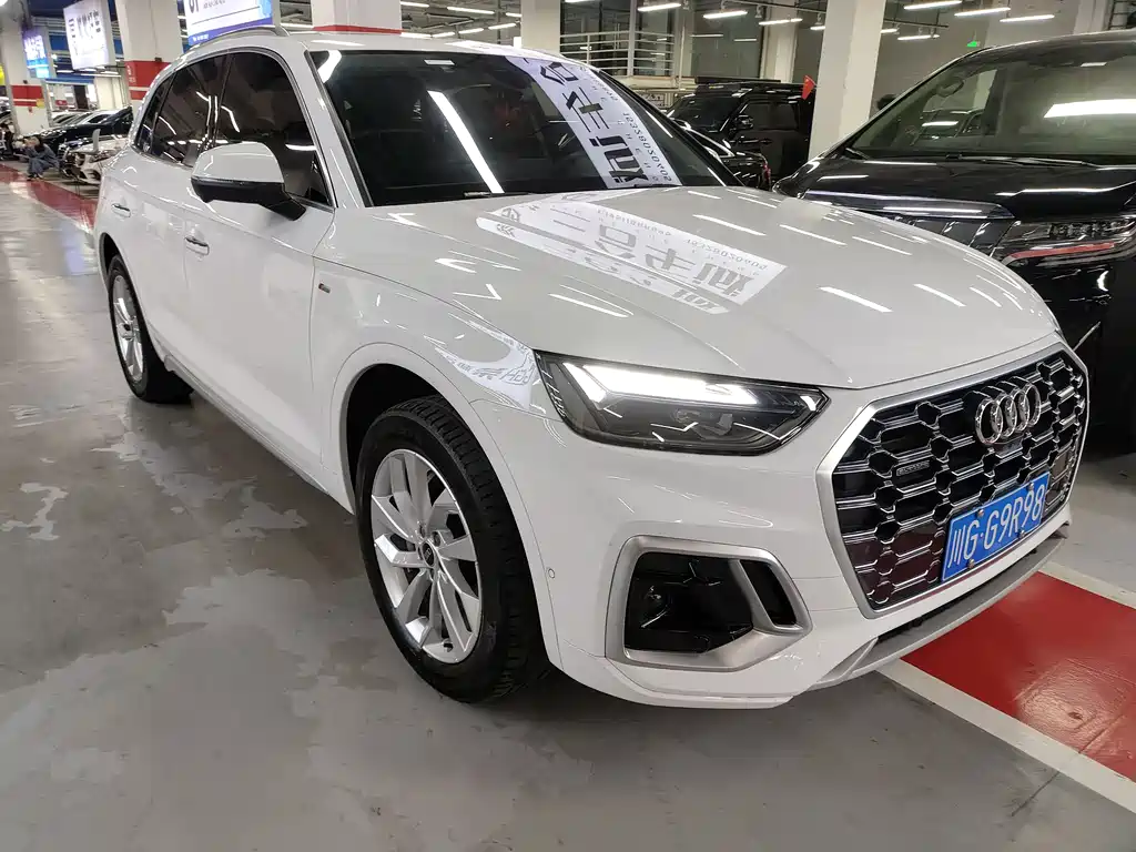 Audi Q5L 2023 — фото 1