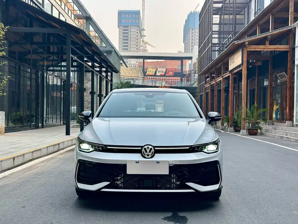 Volkswagen Golf 2024