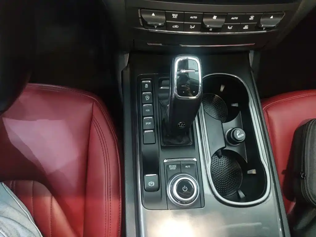 Maserati Ghibli 2021 — фото 14