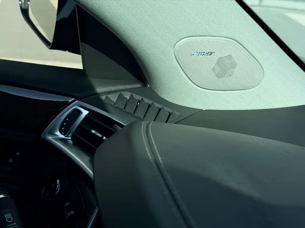 Cadillac SRX 2016 — фото 14