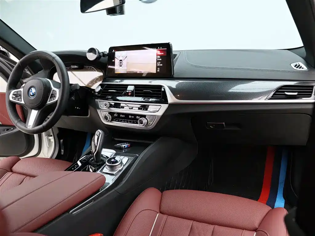 BMW 5 Series New Energy 2023 — фото 23