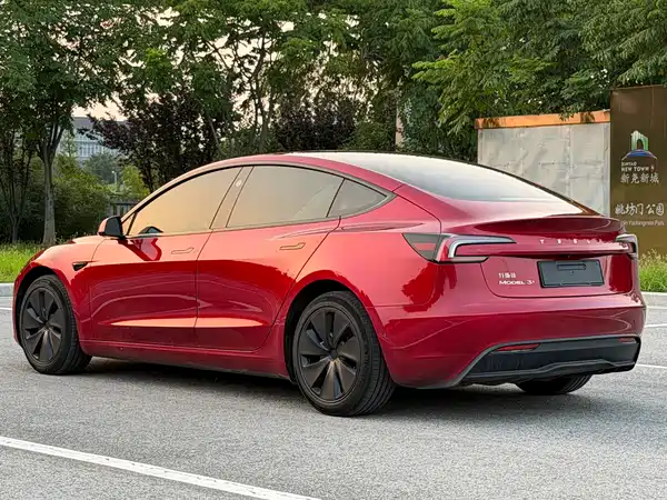 Tesla Model 3 2024