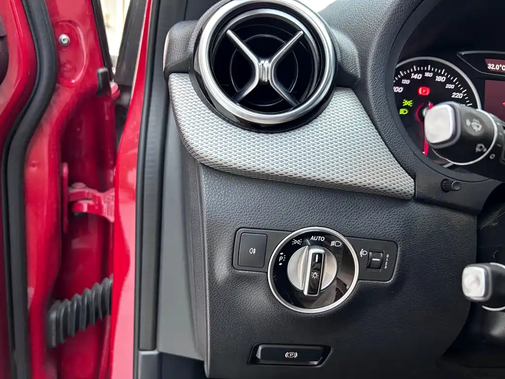Mercedes-Benz B-Class 2018 — фото 14