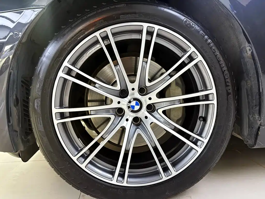 BMW 7 Series 2017 — фото 15