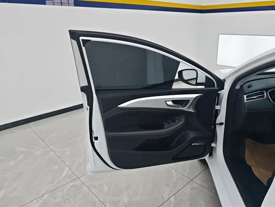 Roewe i6 MAX New Energy 2026 — фото 7
