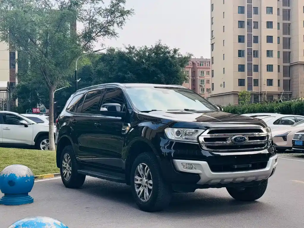 Ford Everest 2018 — фото 1