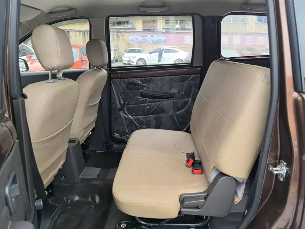 Wuling Hongguang 2015 — фото 17