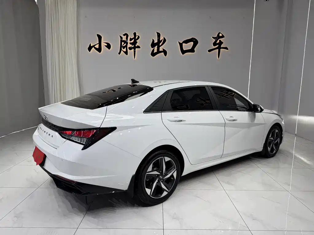Hyundai Elantra 2023 — фото 4