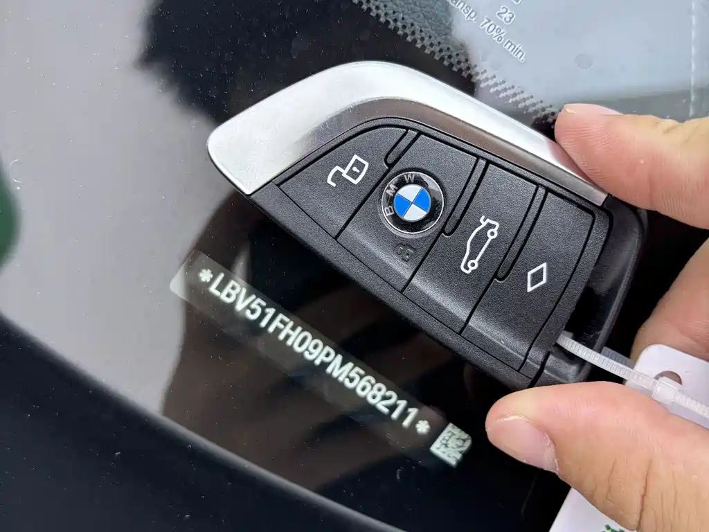 BMW 3 Series 2023 — фото 26
